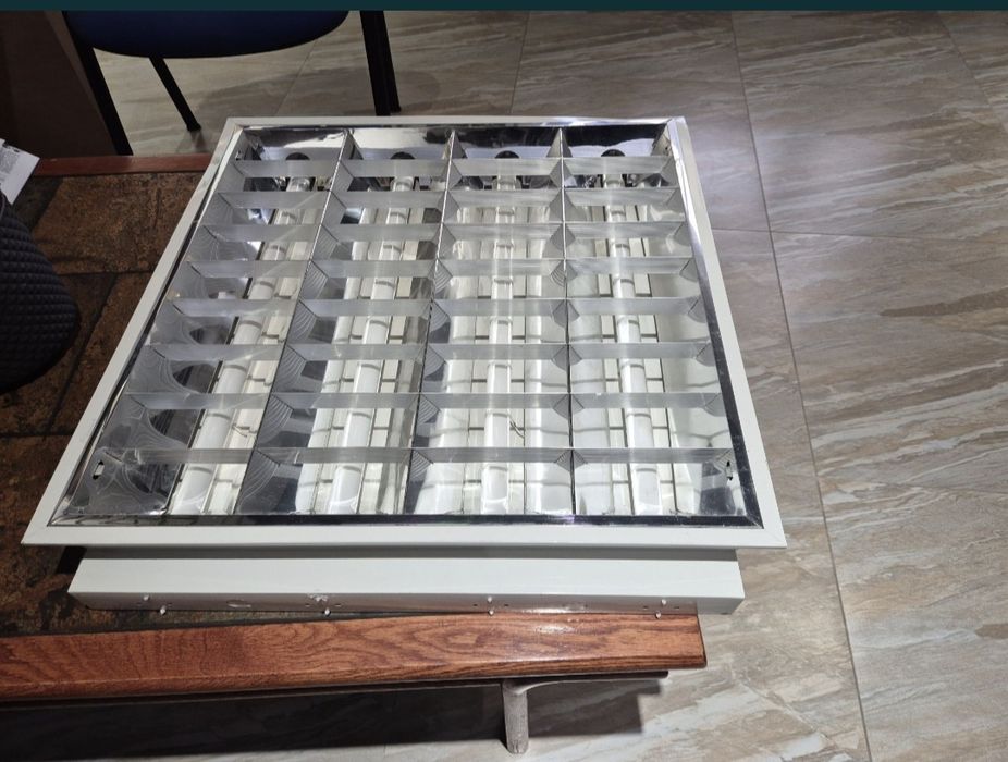 Светильники диодные под армстронг б.у.