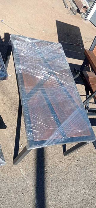 Металическа маса от метал и бук