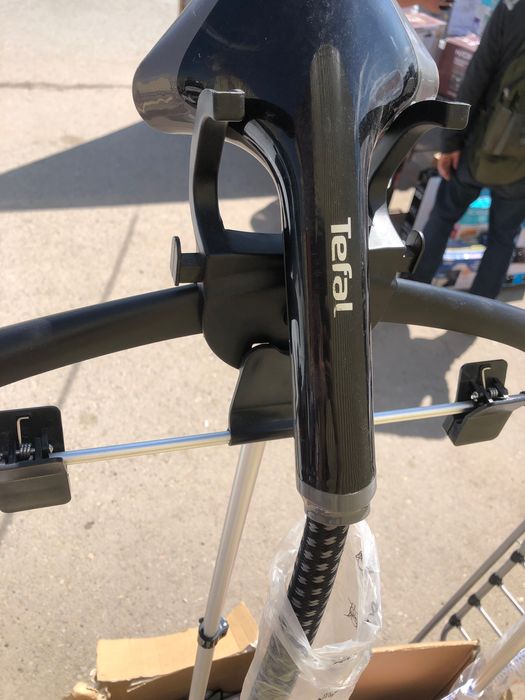 вертикальный отпариватель для одежды бренда Tefal