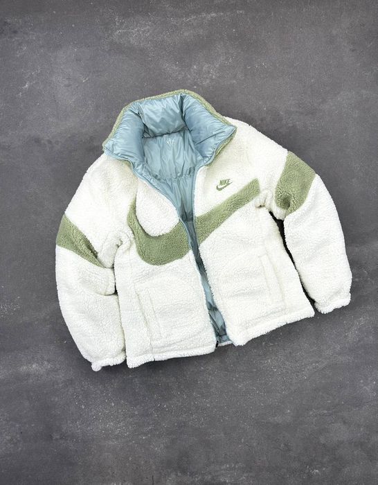 Geaca Nike cu 2 fete.Calitatea cea mai buna de pe piață.Toate mărimile