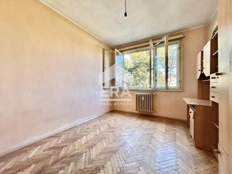 Продава се Тристаен апартамент в София, Яворов - 110 кв.м за 3810 €/кв.м - Снимка #4