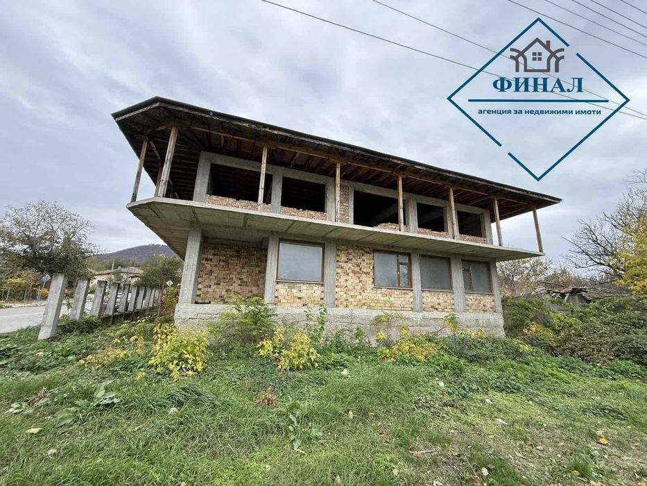 Продава се Промишлена сграда в с. Памукчии, Област Шумен - 813 кв.м за 189 €/кв.м - Снимка #2