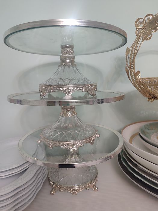 Разные посуды для гостей