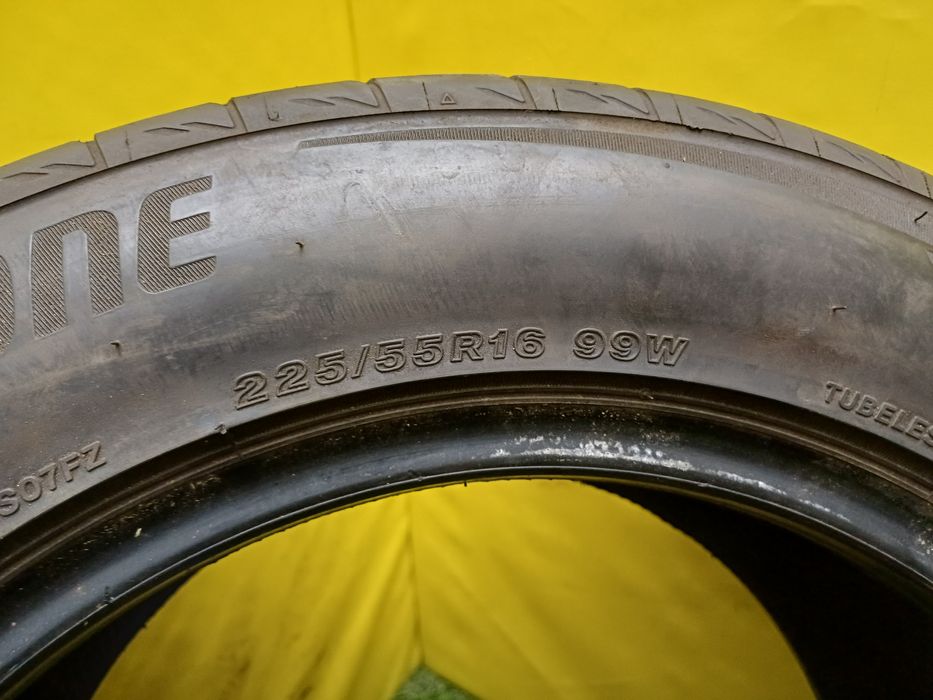 Шина 225/55 R16 Bridgestone.