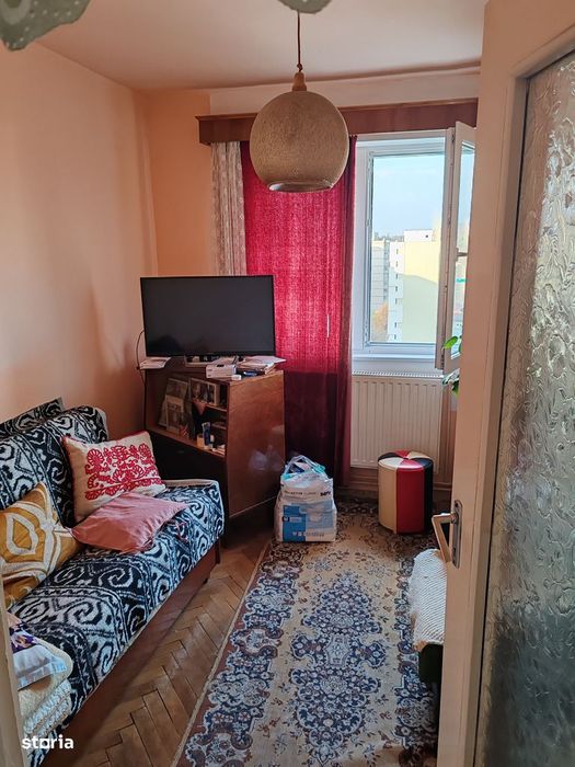 Apartament 3 camere, balcon, etaj 10, centru