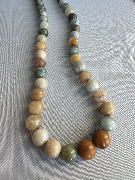 Colier lucrat manual din agate si argint