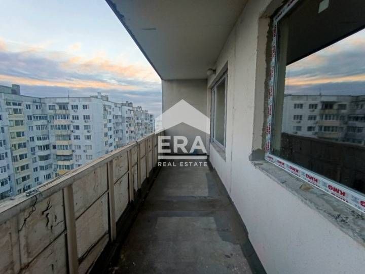 Двустаен среден апартамент с панорама към Варненското езеро и югозапад