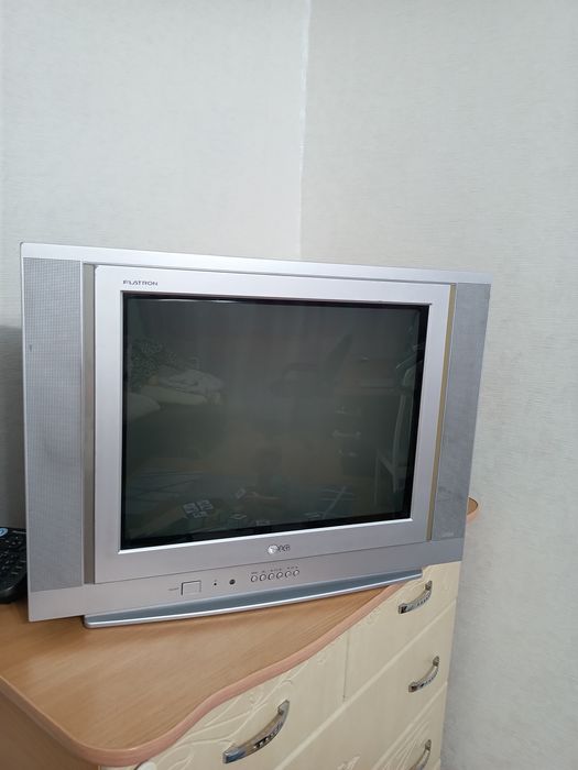 Продам на запчасти старый телевизор LG