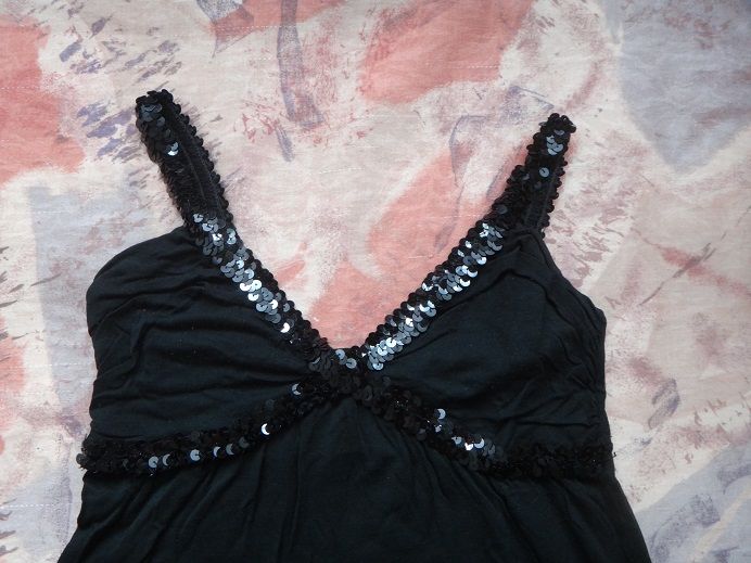 Черен потник с паети марка HM