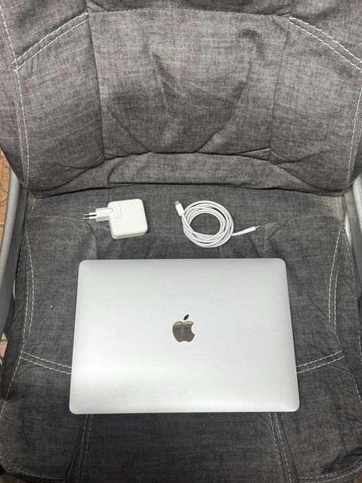 MacBook Air M1 256 gb