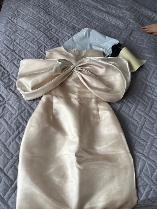 Продаю 2 платья.