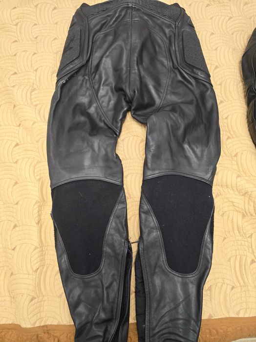 Vand costum moto din piele