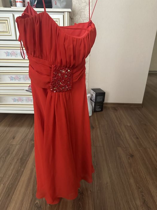 Продам женские платья  по 5000