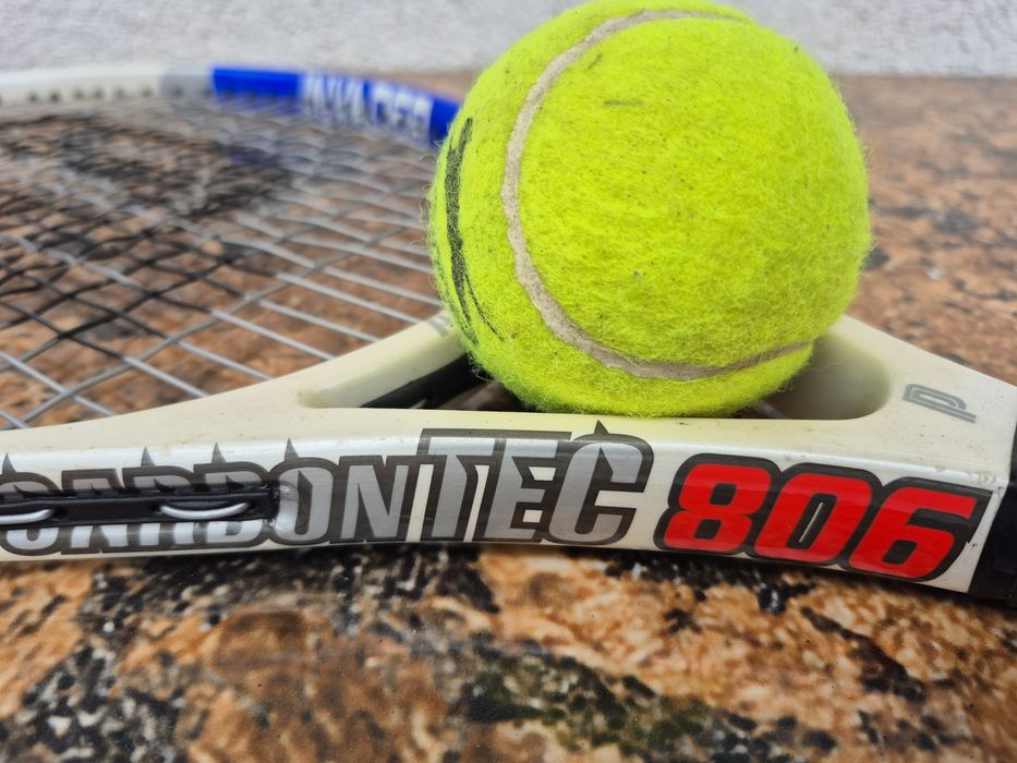 Vând paleta de tenis INVANCER CARBON TEC 806