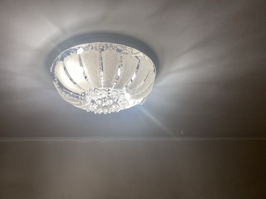 продам люстру.   очень красивая большая  люстра .