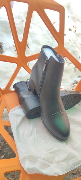 Ghete dama din piele noi ,nefolosite