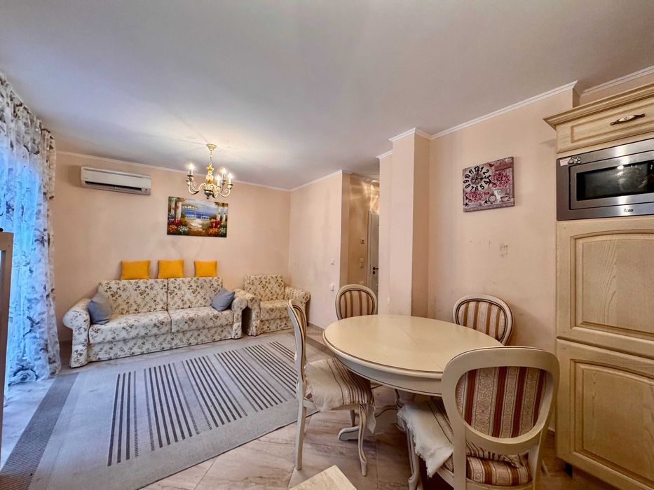 Стилен тристаен мезонет с двор в централната част, к-с „Венера Палас“