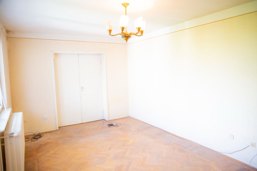 De vanzare apartament spatios cu 3 camere