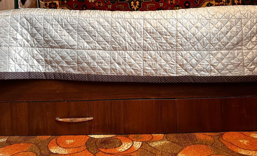 Продам ковры и мебель