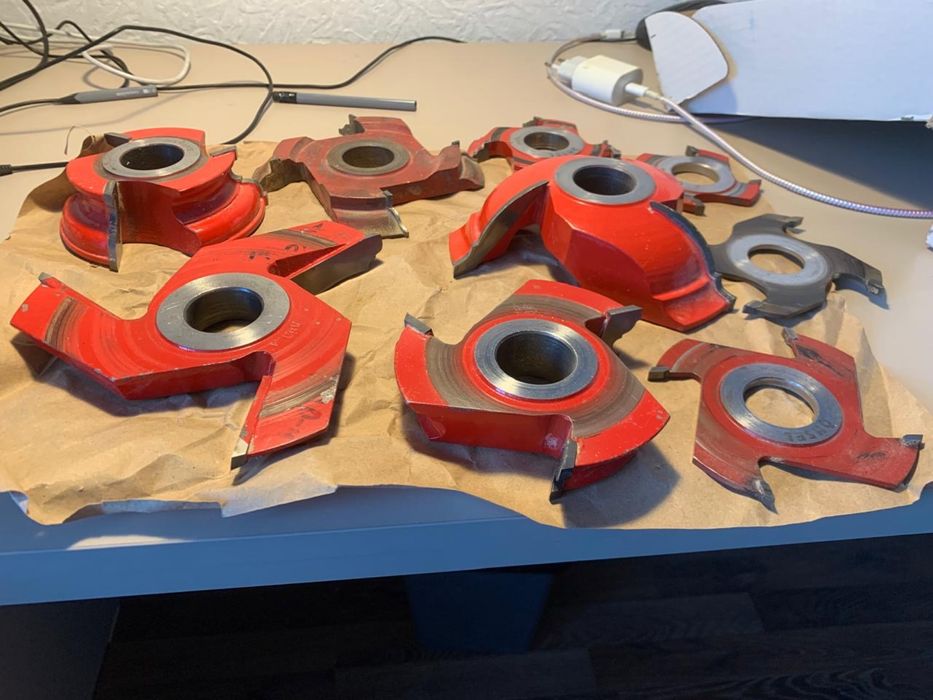 Продам фрезы по дереву мдф