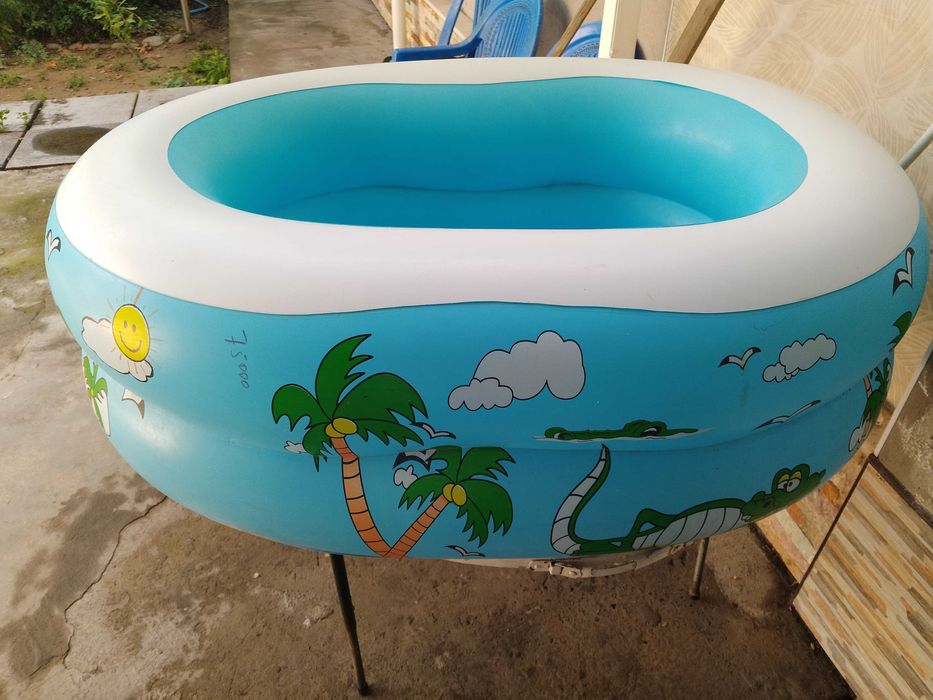 Продается детский бассейн, надувной качественный