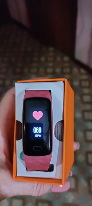 Новые смарт часы Avon