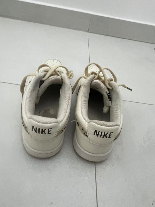 Vand adidasi piele Nike