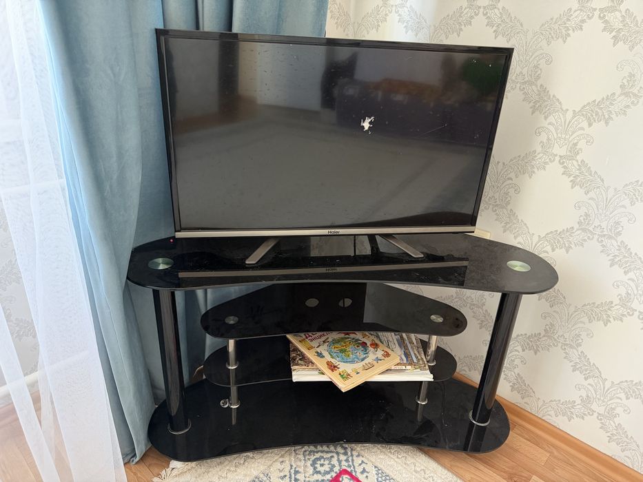 Телевизор с подставкой