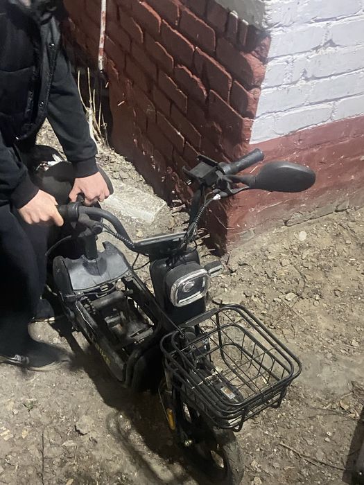 электро скутер на ходу