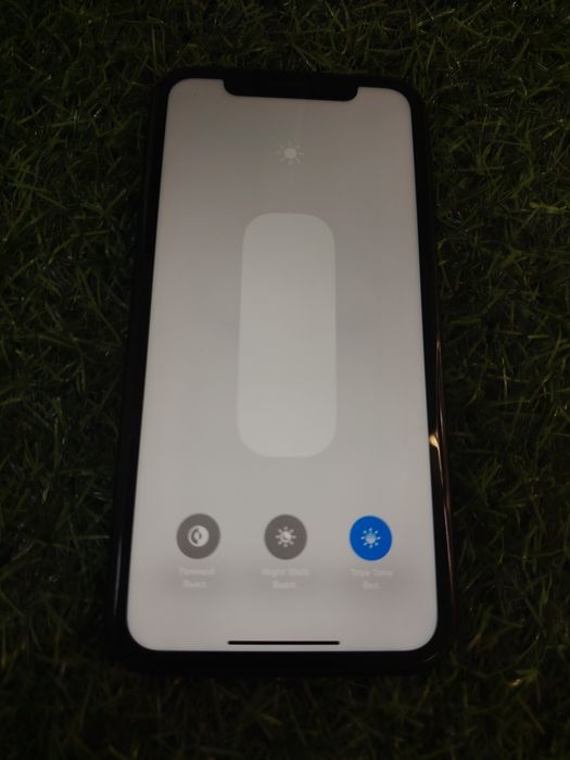Продам. iPhone Xr все оригинал