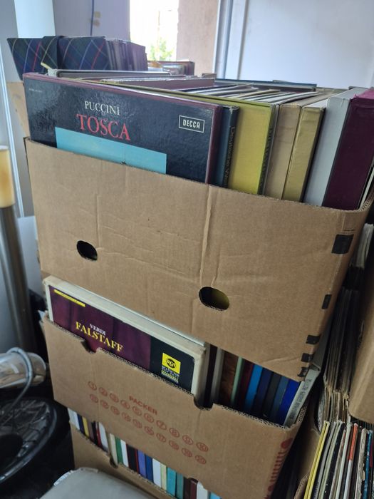 Vând Discuri Vinil colectie 150lp  in stare buna cu muzica clasică 
- T