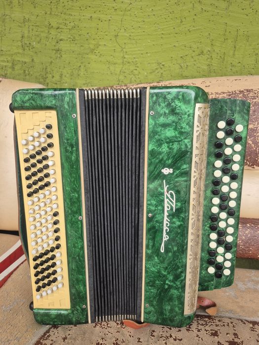 Баян.                    Продам