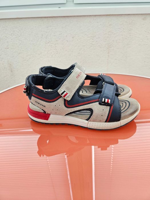 Детски сандали GEOX за момче номер 33. Много запазени.