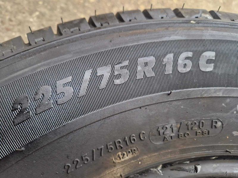 4 Michelin R16C 225/75/ 
летни бусови гуми 
DOT4717