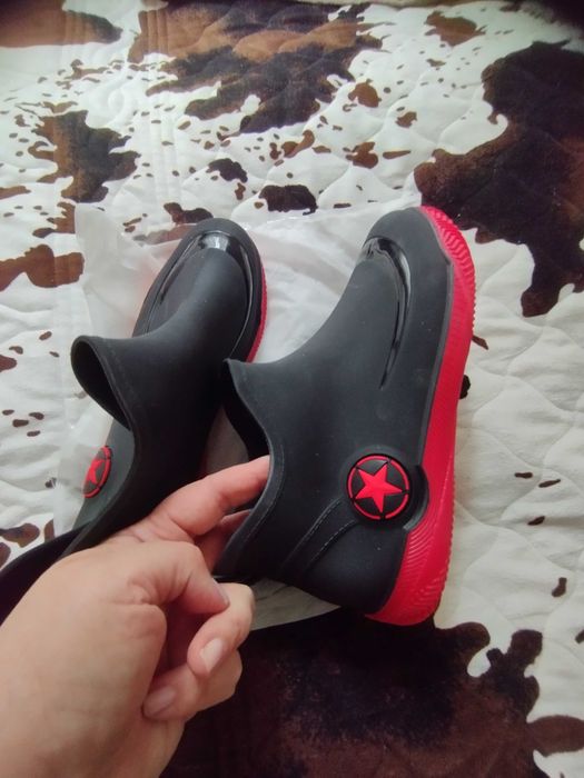 Резиновые ботинки