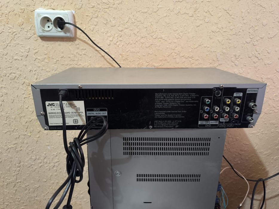 Видеомагнитофон+двд JVC Original