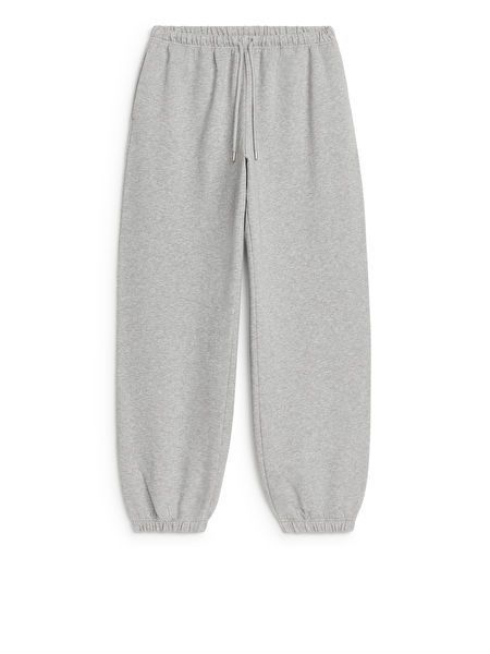 Свободные серые штаны