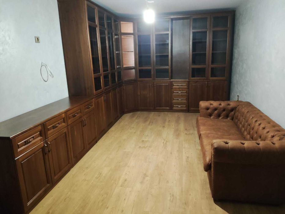 Кухни, витрини, библиотеки,секции,спални и детски от Масив по поръчка