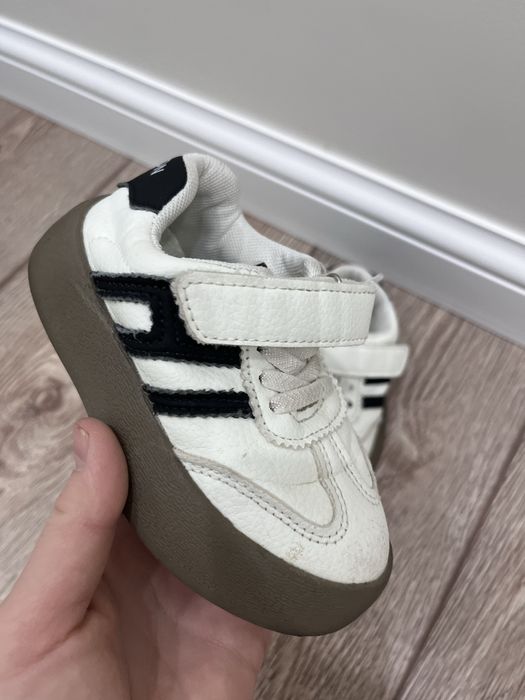 Продается детская обувь