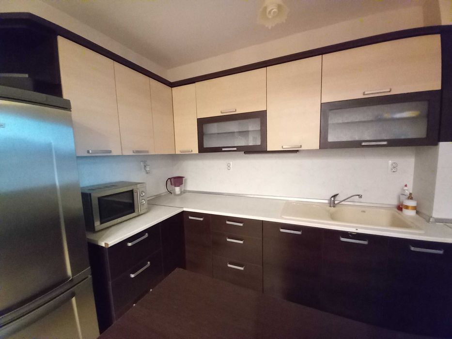 Отдавам 3-стаен обзаведен апартамент