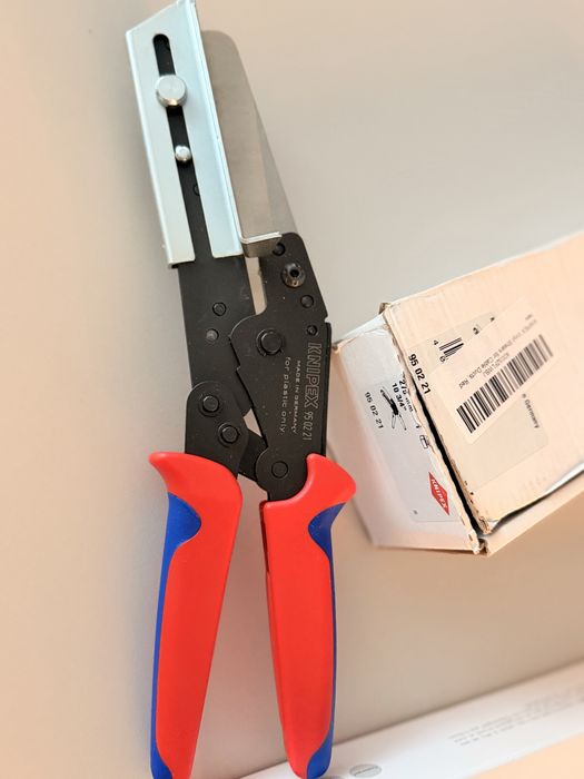 Foarfecă profesională KNIPEX 95 02 21 pentru canale cablu și plastic – Nouă în cutie