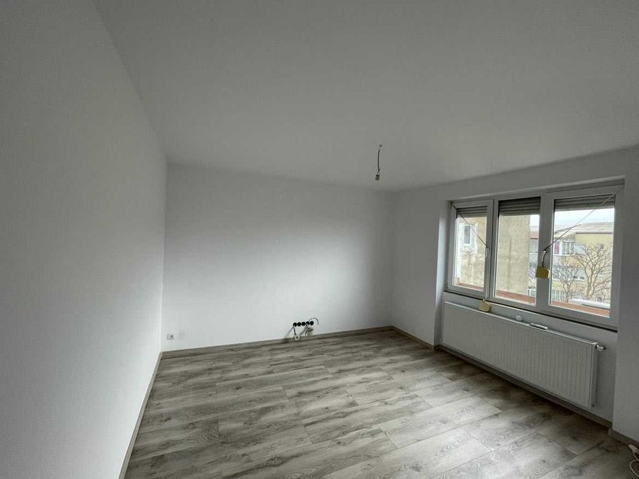 vand apartament str.botizului nr55 60mp etaj 4/4
