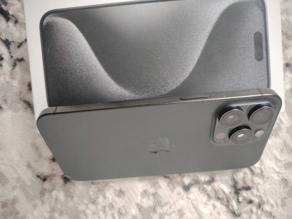 Продам айфон 15 про макс.