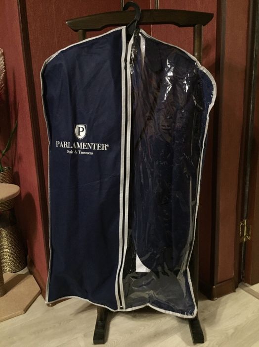 Продам новый классический костюм