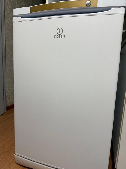 Продаю морозилку indesit