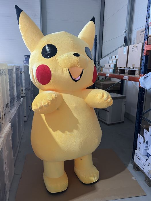 Mascota gonflabila pikachu 2.6 metri fara baterie si incarcator inclusa
