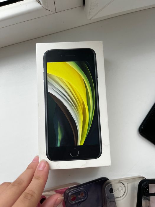 Продам iPhone SE (2-го поколения) 128 GB