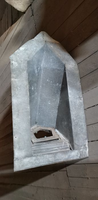 Vând ornamente din zinc pt. acoperiș