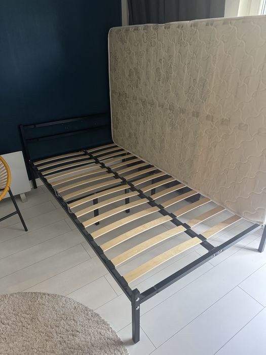 Продам кровать 120 см с матрасом