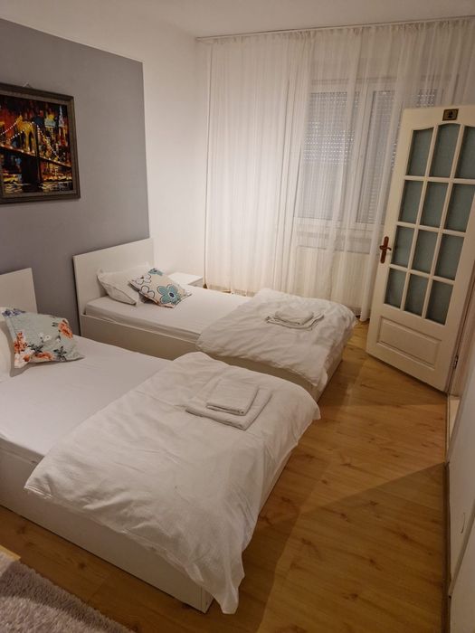 Cazare muncitori – camere cu baie proprie, bucătărie utilată și parcare